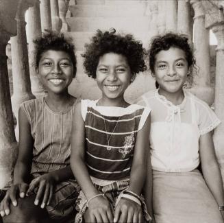 #128 -  Tres hermanas - Cuajinicuilapa, Guerrero, México, 1986